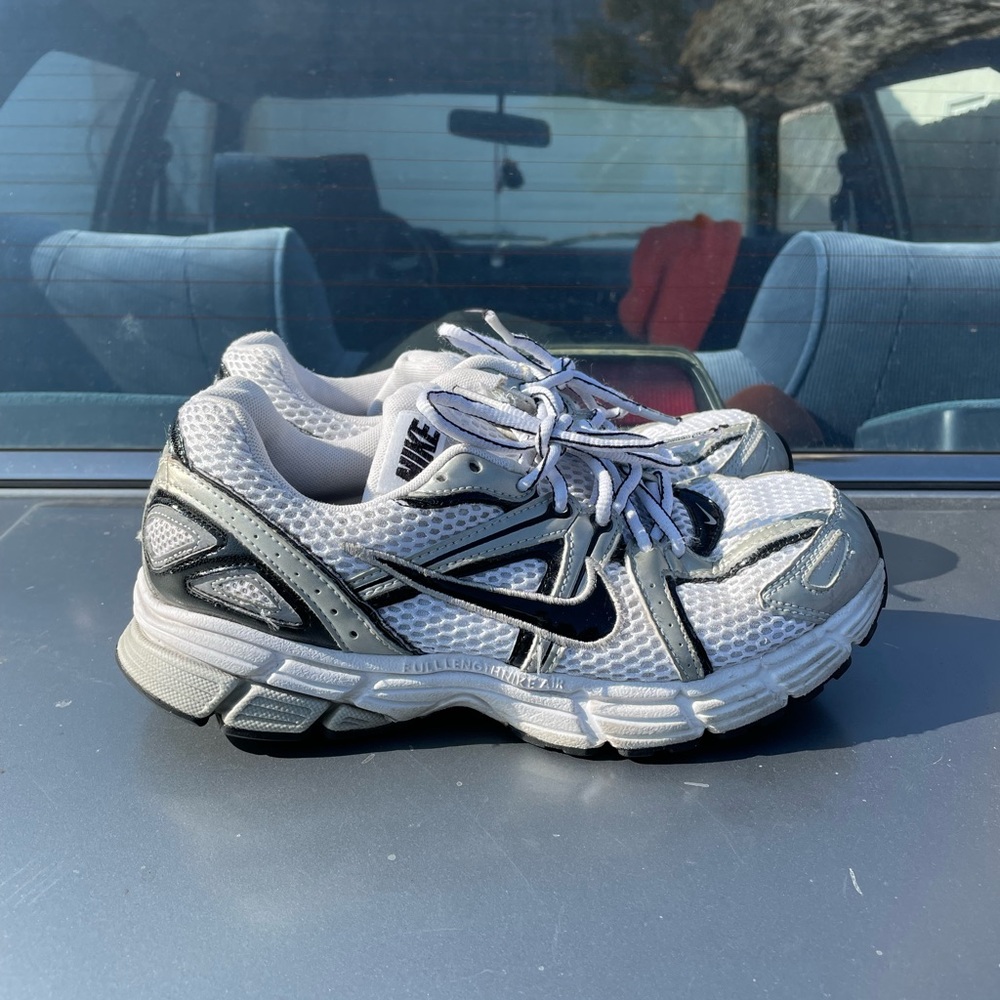 Vintage chunky nike shoes